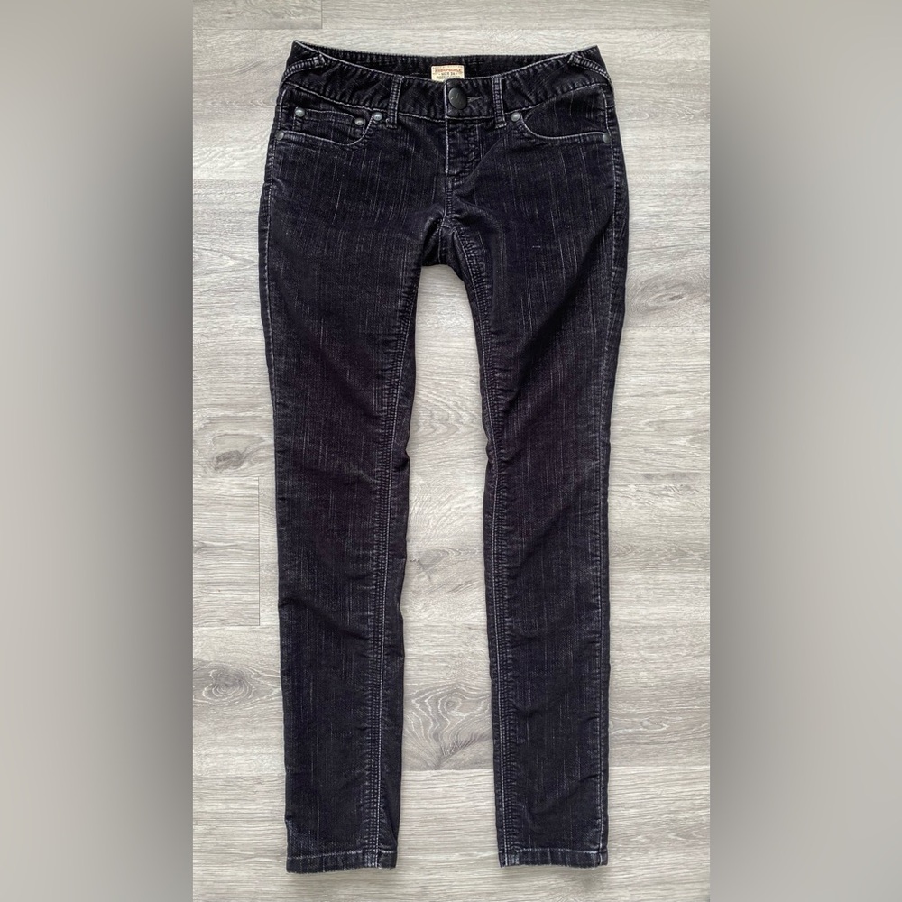 Free People Bohemian Y2K Black Embroidered Pockets Velvety Jeans Low Rise Size26